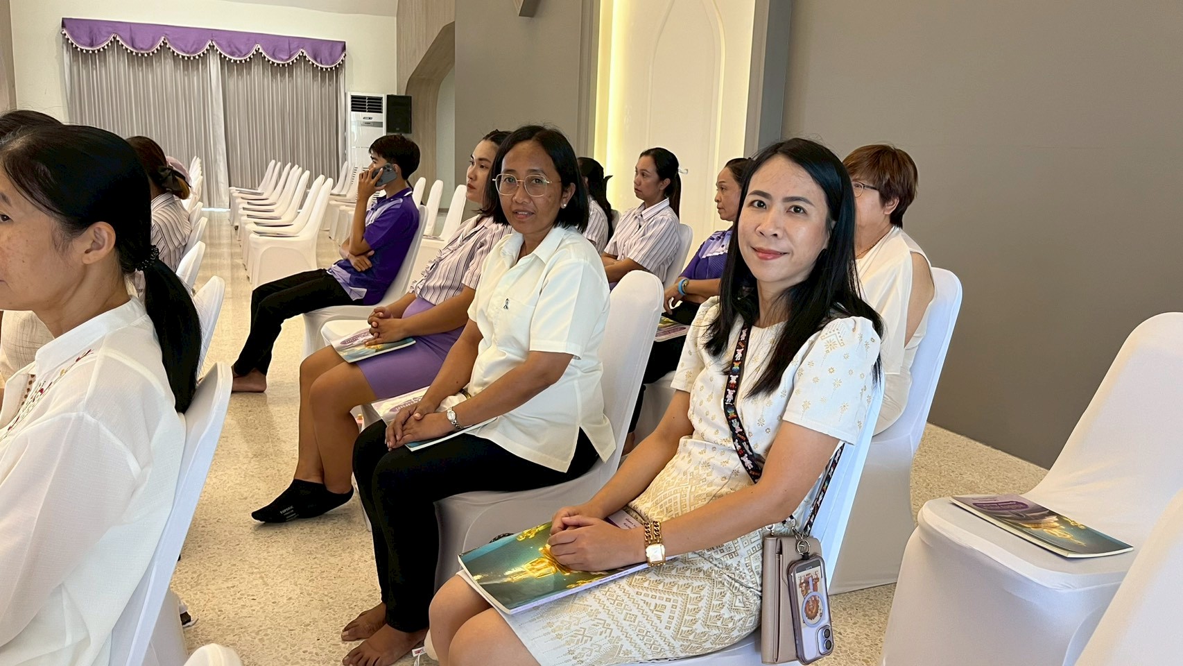 title - ส.ป.ก.นครปฐม  เข้าร่วมพิธีเจริญพระพุทธมนต์ เฉลิมพระเกียรติถวายพระพรชัยมงคลแด่ สมเด็จพระนางเจ้าสุทิดา พัชรสุธาพิมลลักษณ พระบรมราชินี เนื่องในวโรกาสวันเฉลิมพระชนมพรรษา 3 มิถุนายน 2569